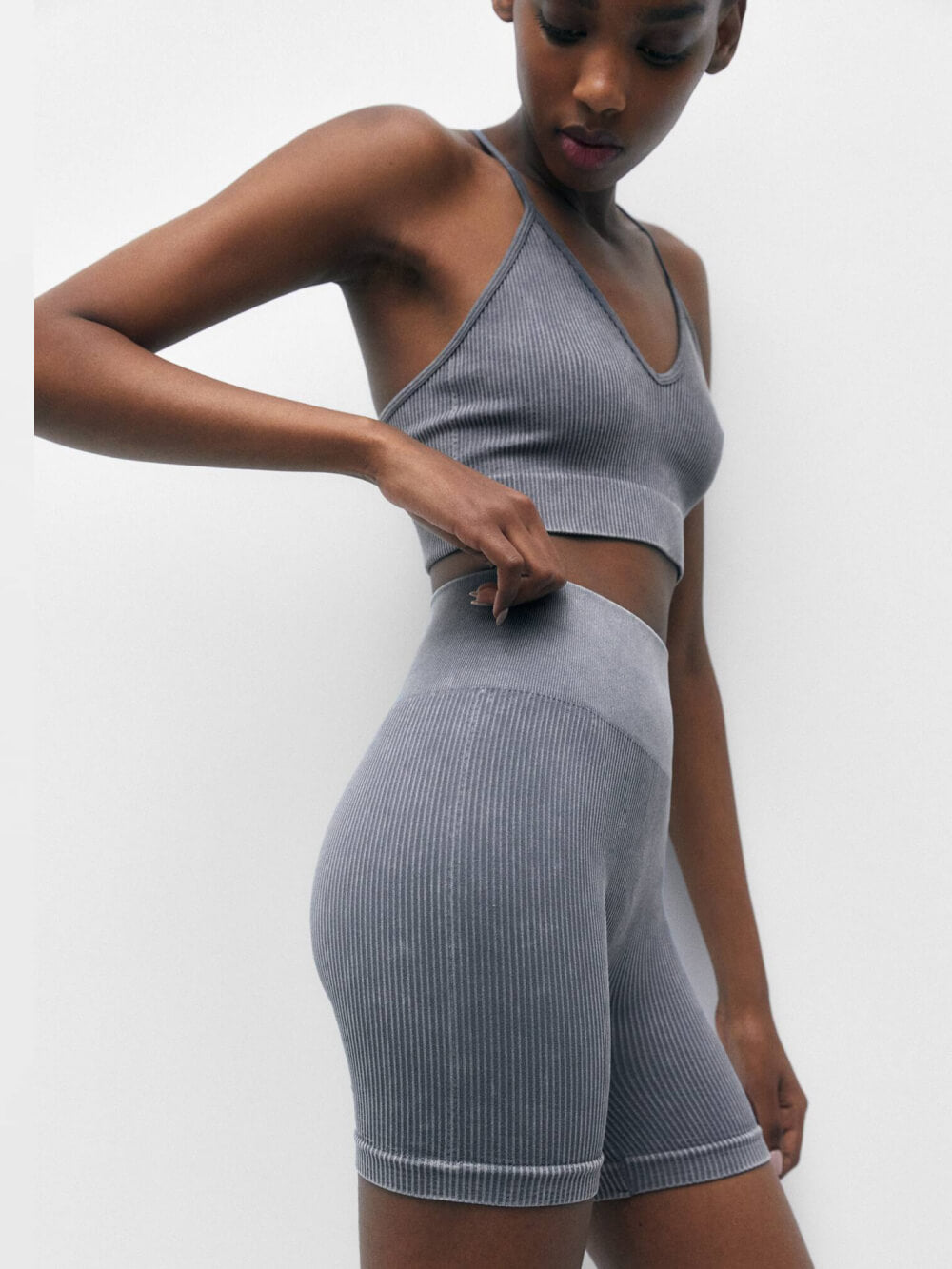 Seamless cycling shorts